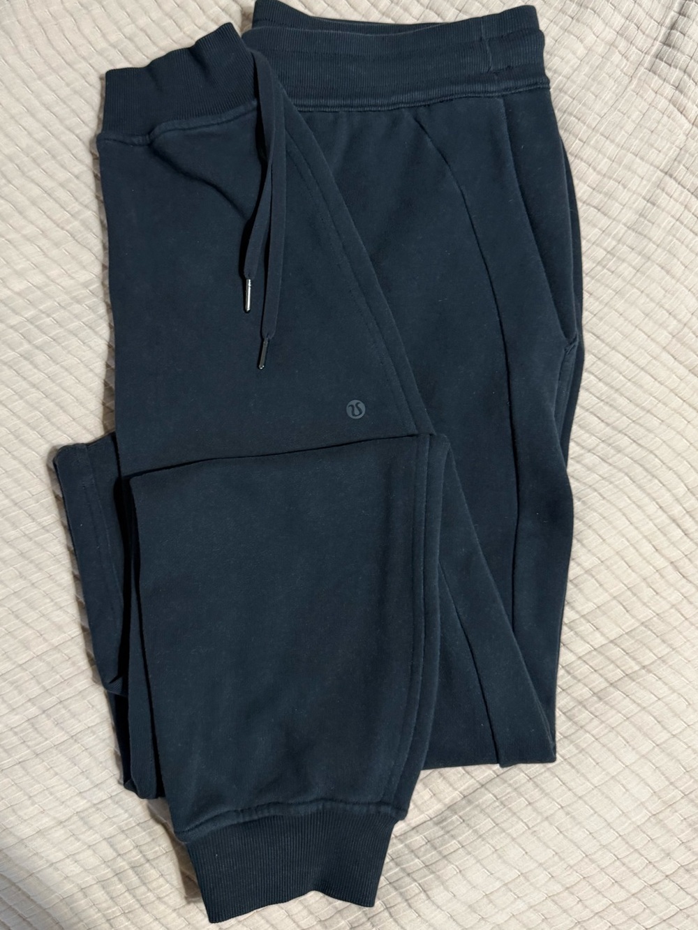 Lululemon scuba joggers in black